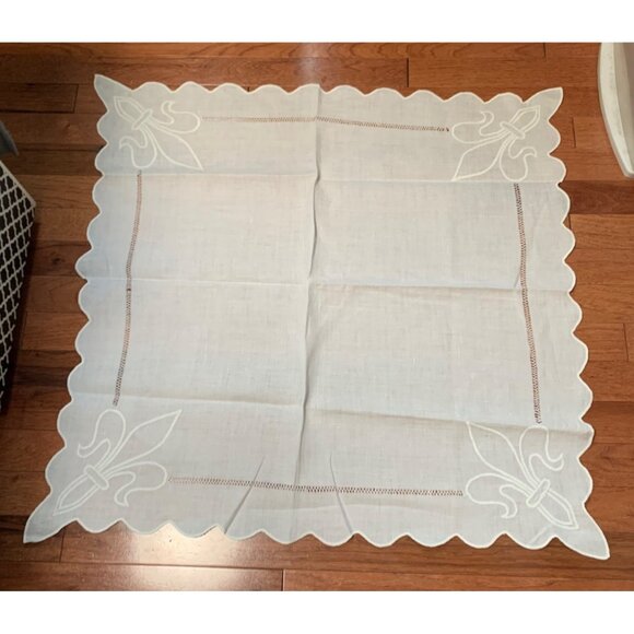 Vintage Linen Tablecloth With Embroidered Fleur-De-Lis Design - Picture 10 of 12